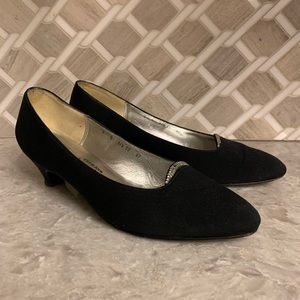 BLACK VINTAGE KITTEN DRESS HEEL